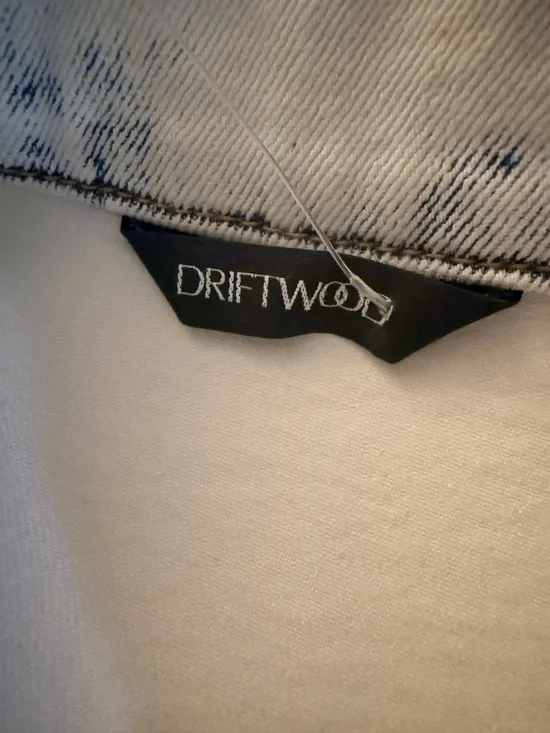 DRIFTWOOD White Jacket and bell bottom jeans with a beautiful blue crochet. - Picture 4 of 9